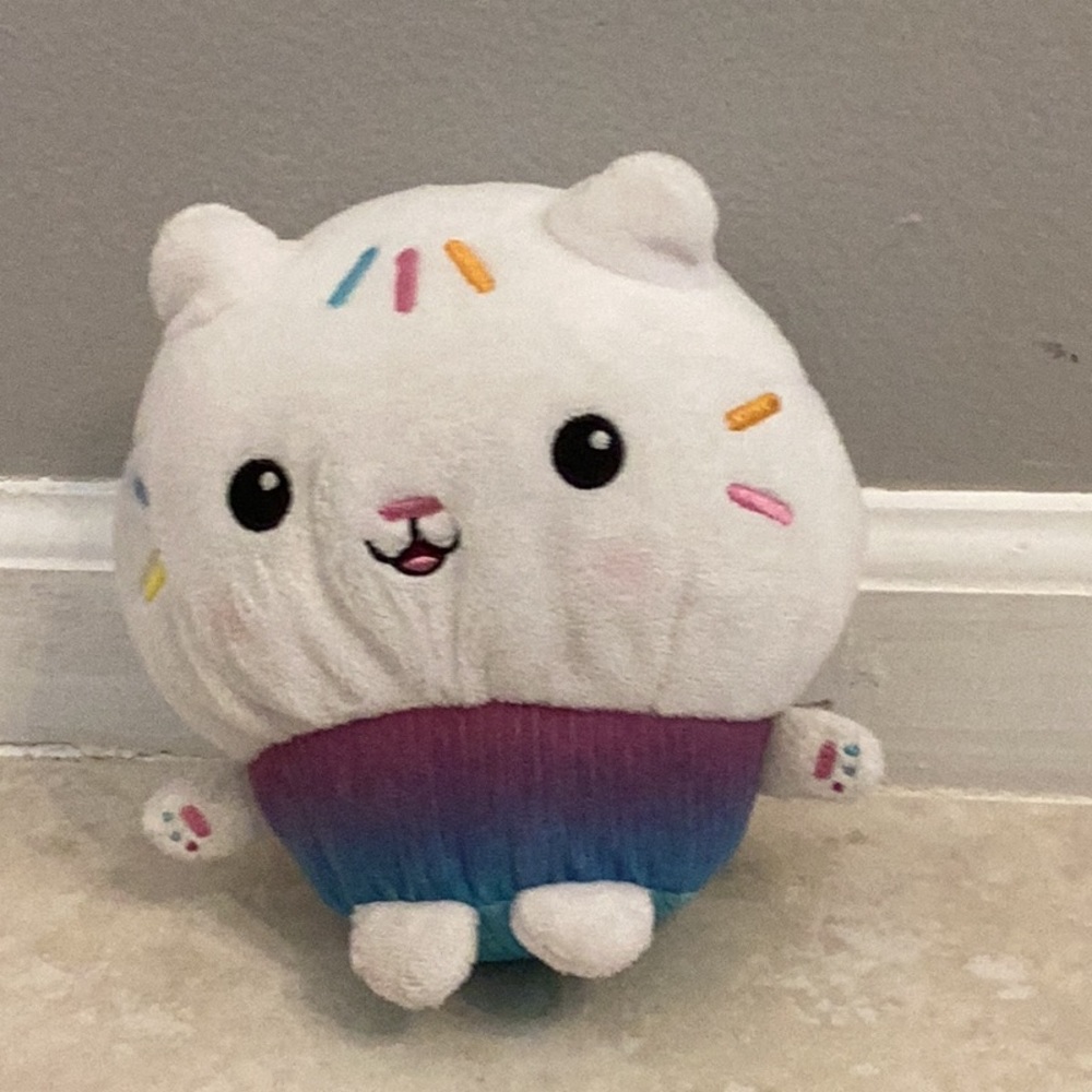 Bakery cat. From Gabbie’s dollhouse. Used but in great shape. Good gift.